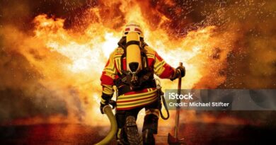 墨爾本內西區深夜疑似縱火案 一家三口攜犬逃至後院驚險脫困